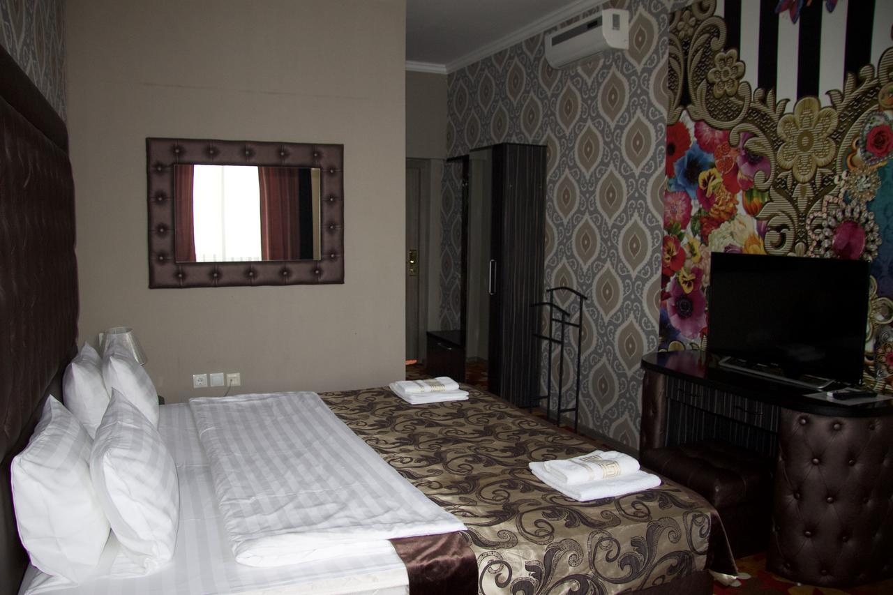 Hotel Deluxe Plaza Almaty Exterior foto
