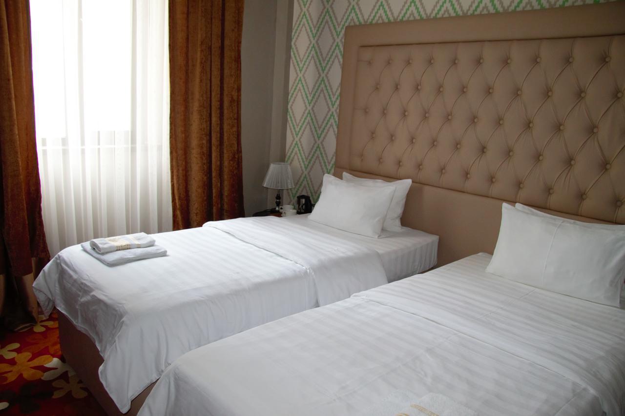 Hotel Deluxe Plaza Almaty Exterior foto